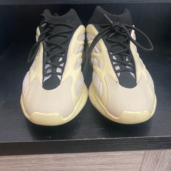 Yeezy 700 V3 Azael - Picture 5 of 5